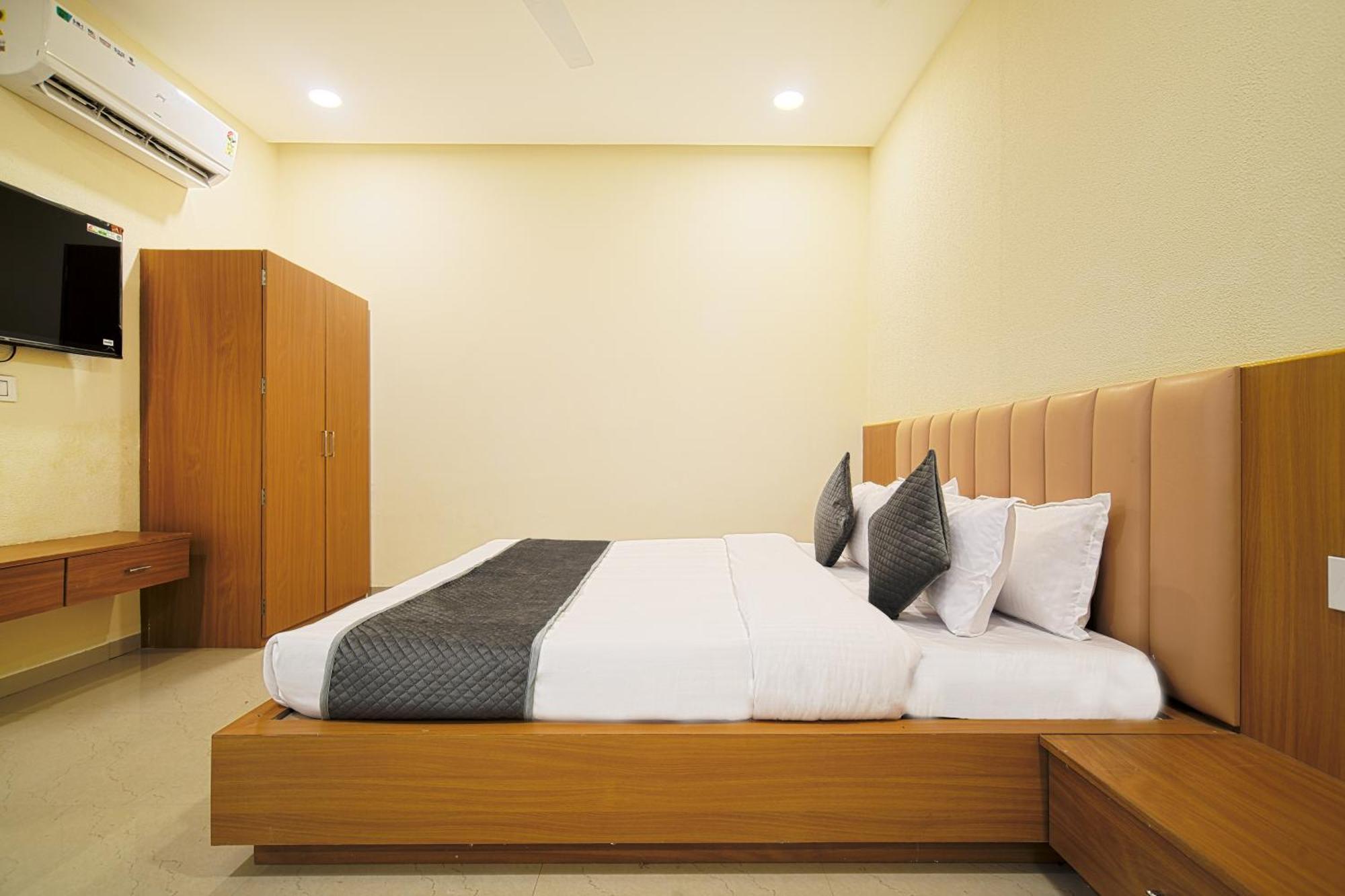 Hotel Shivlok Ujjain Rum bild