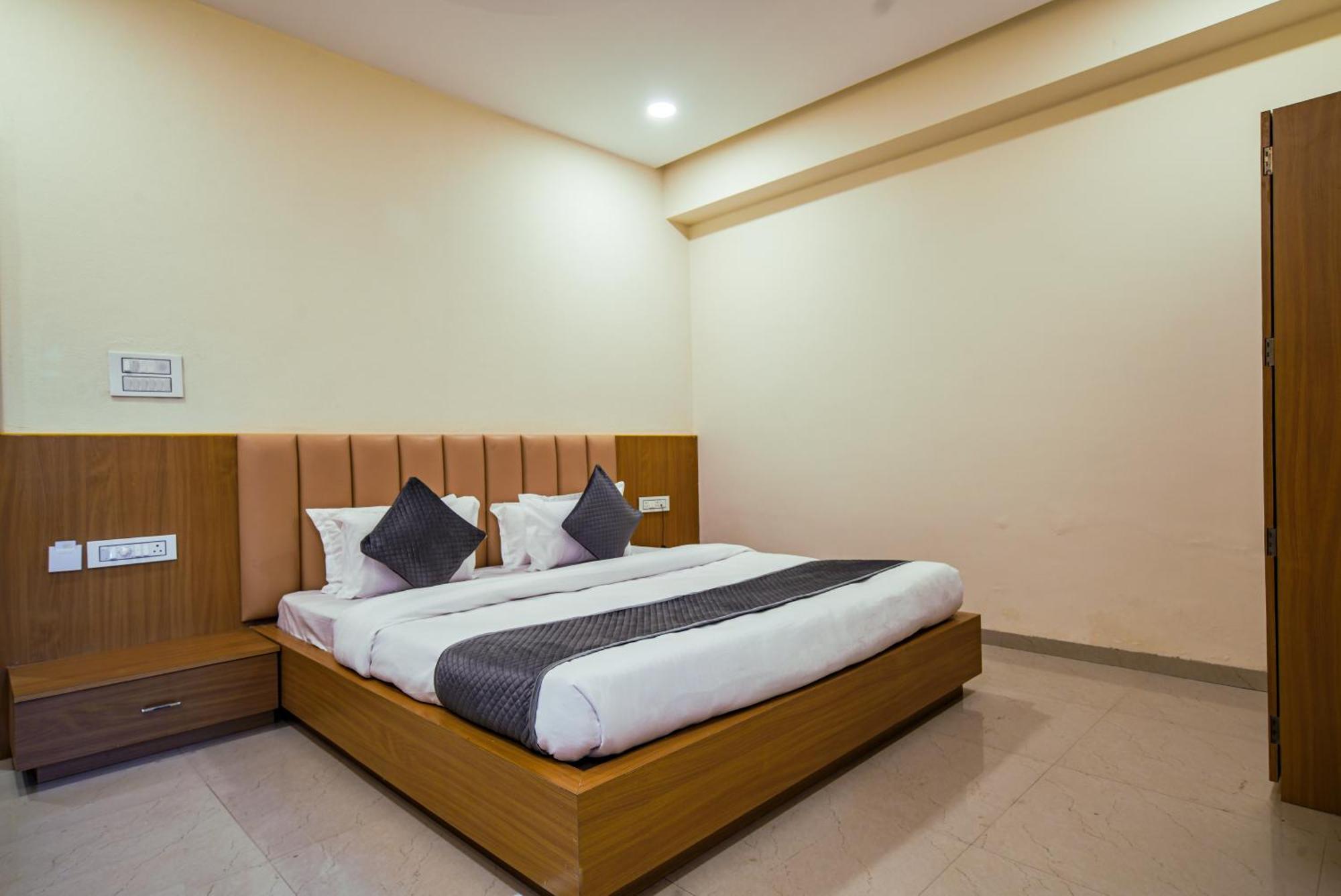 Hotel Shivlok Ujjain Rum bild