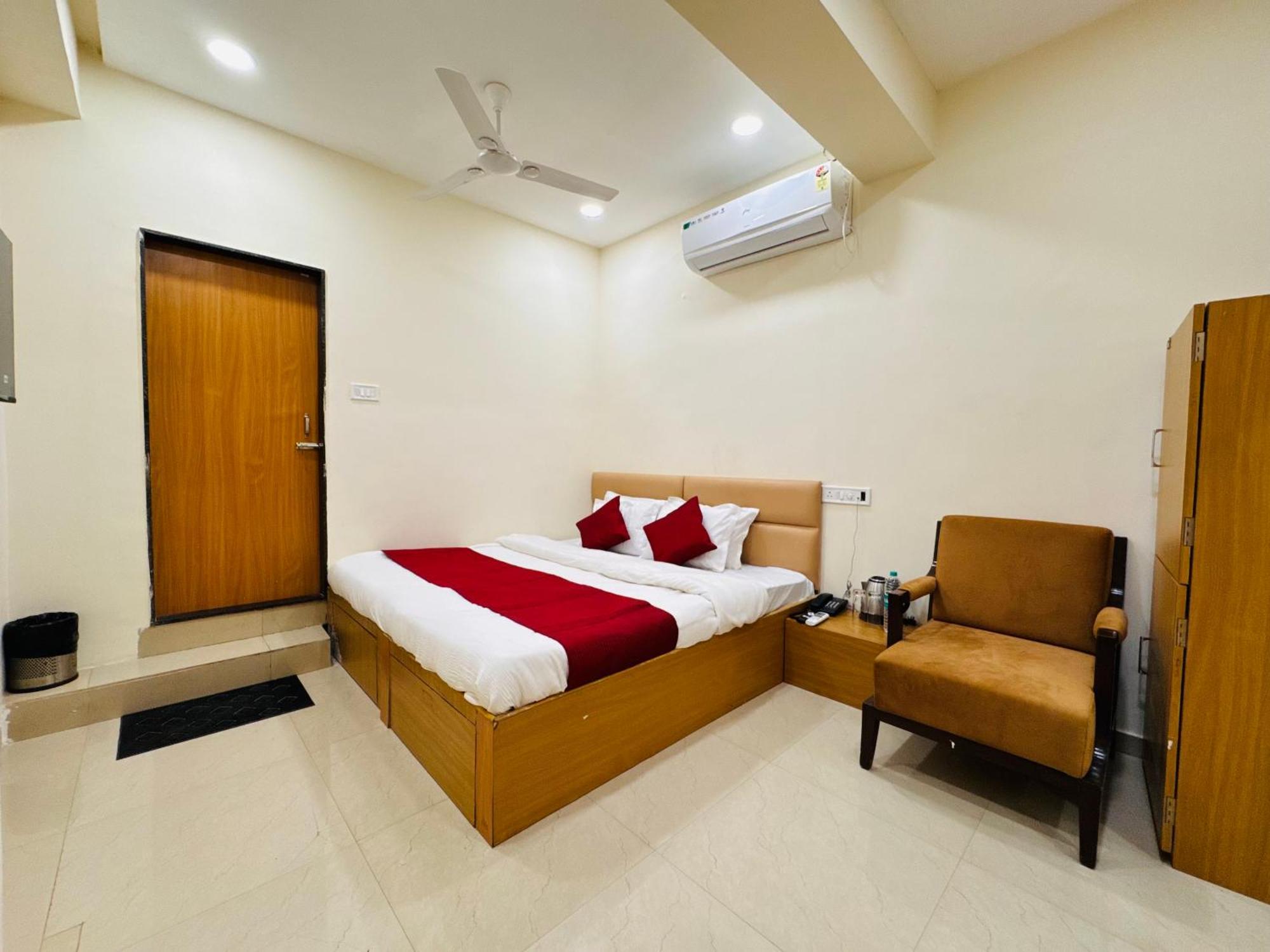 Hotel Shivlok Ujjain Exteriör bild