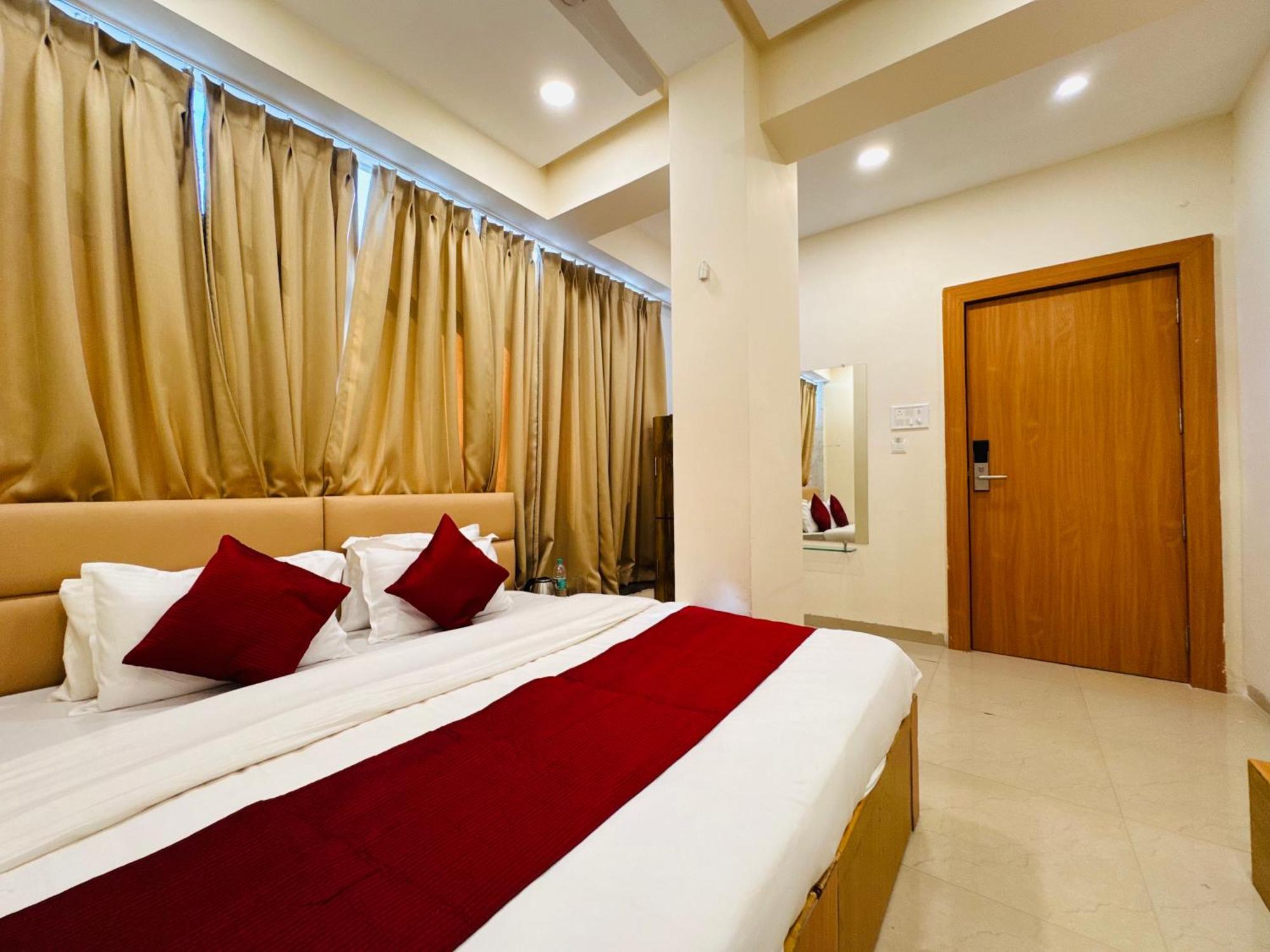 Hotel Shivlok Ujjain Exteriör bild
