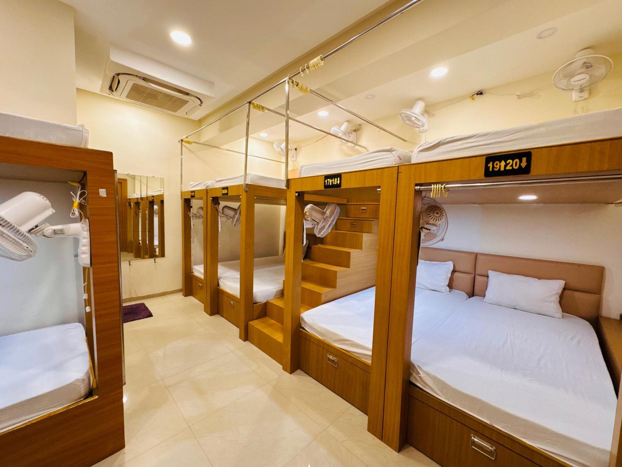 Hotel Shivlok Ujjain Exteriör bild