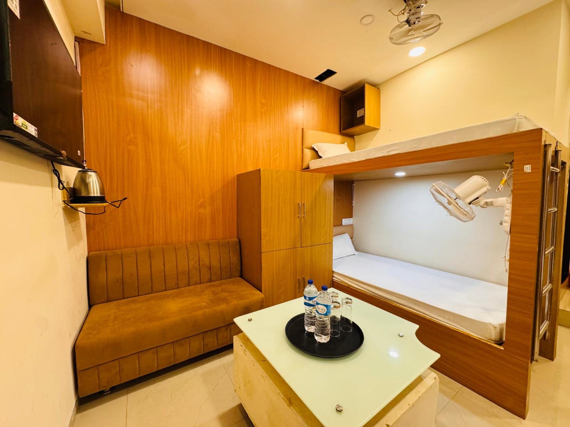 Hotel Shivlok Ujjain Exteriör bild