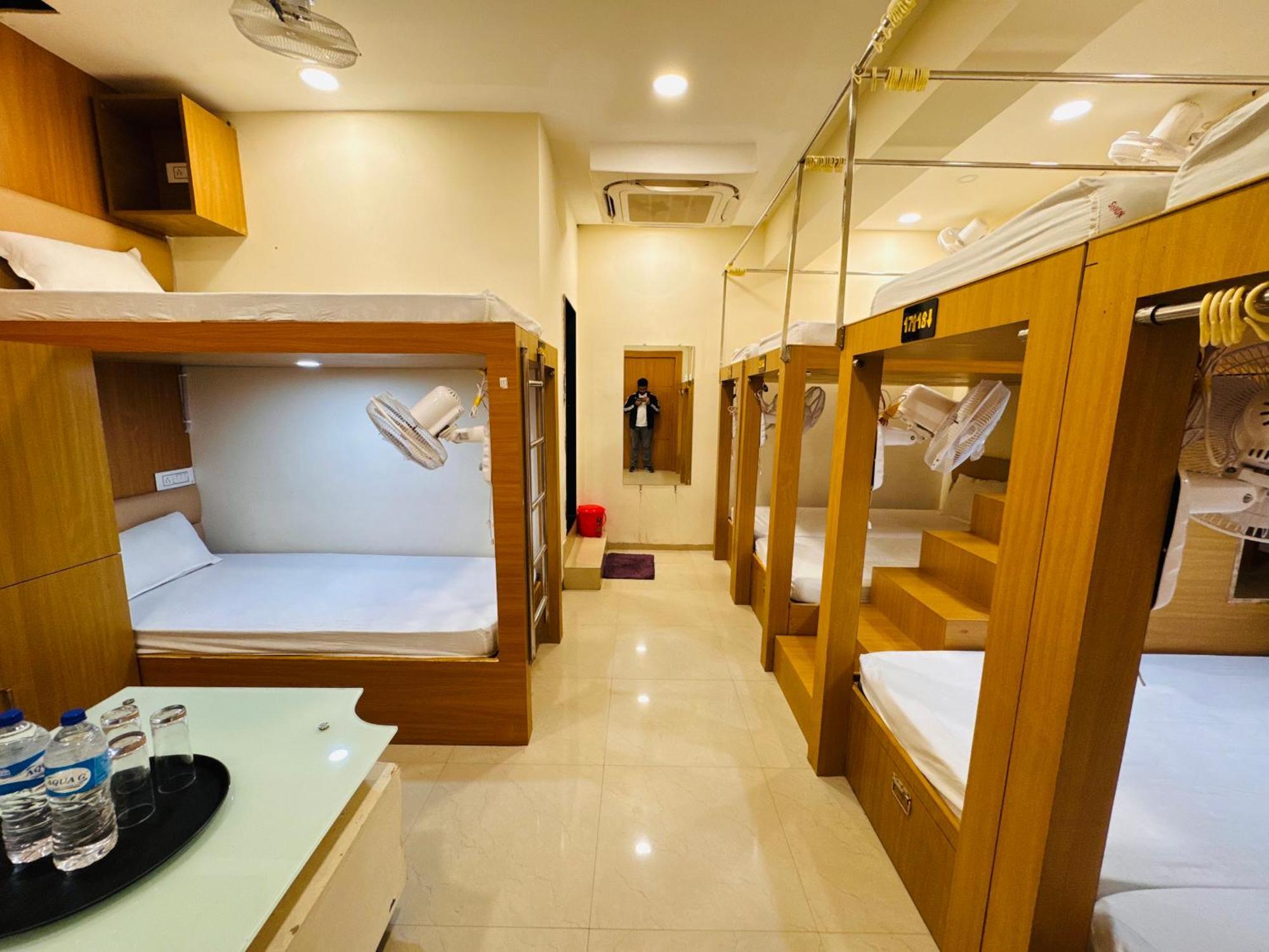 Hotel Shivlok Ujjain Exteriör bild