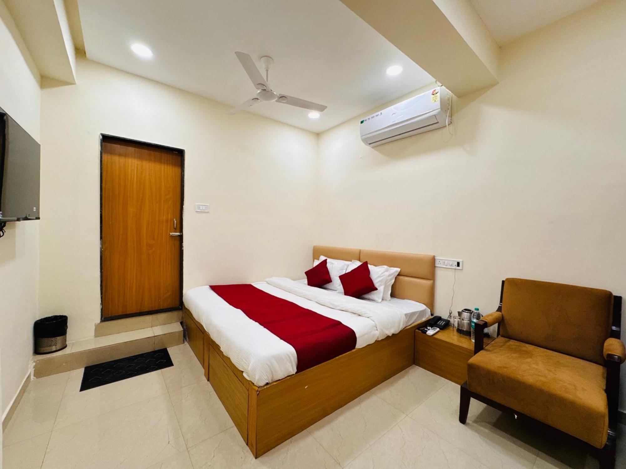 Hotel Shivlok Ujjain Exteriör bild