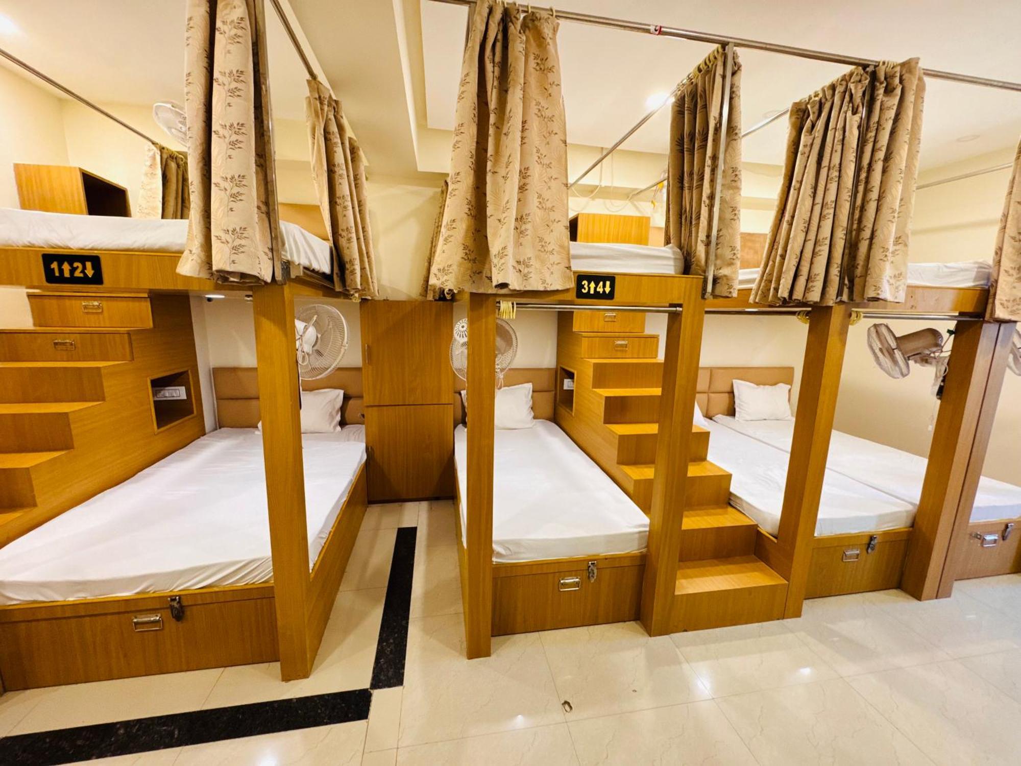 Hotel Shivlok Ujjain Exteriör bild